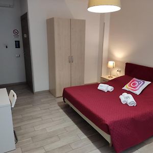 Guest House Web Room